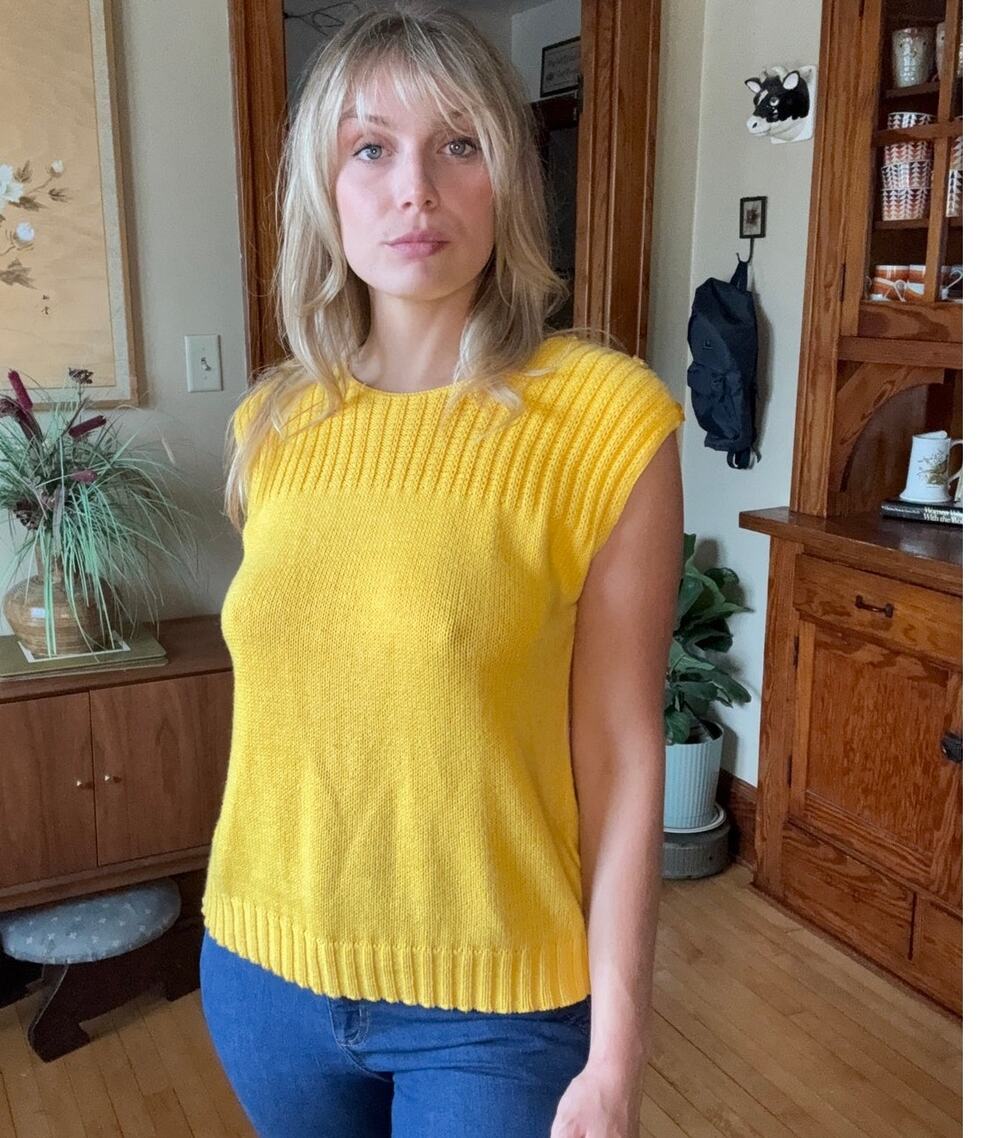 TailorSport Vintage Women’s Knit Sleeveless Sweater Large yellow 80s Cotton